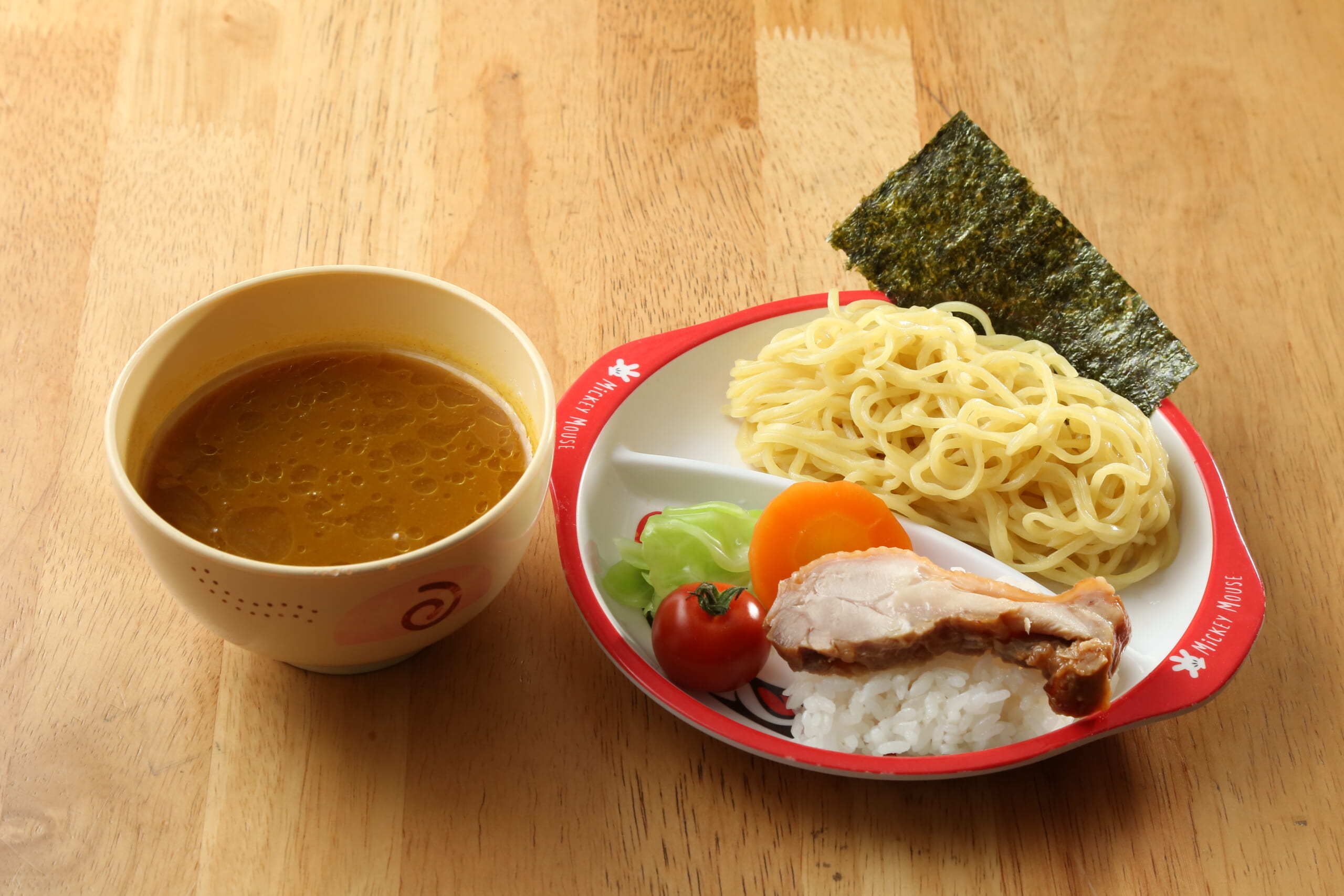 子供だって大人のように麺を味わいたい 麺屋 波 Wave の本格お子様カレーつけ麺 フードマニア Food Mania By 旭屋出版