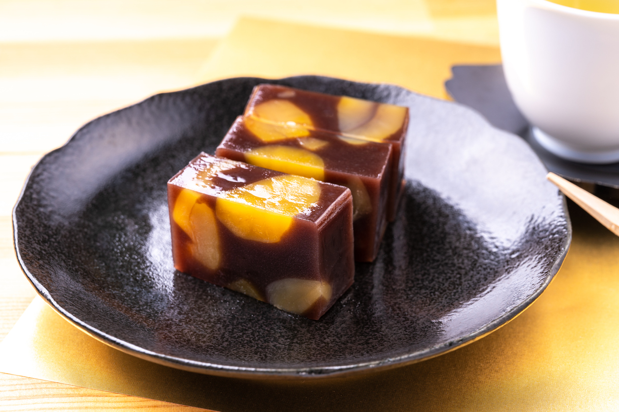 羊羹とはどんなもの?練り羊羹と水羊羹の違いは?お菓子マニア編集部がわかりやすく解説! - フードマニア Food Mania by 旭屋出版