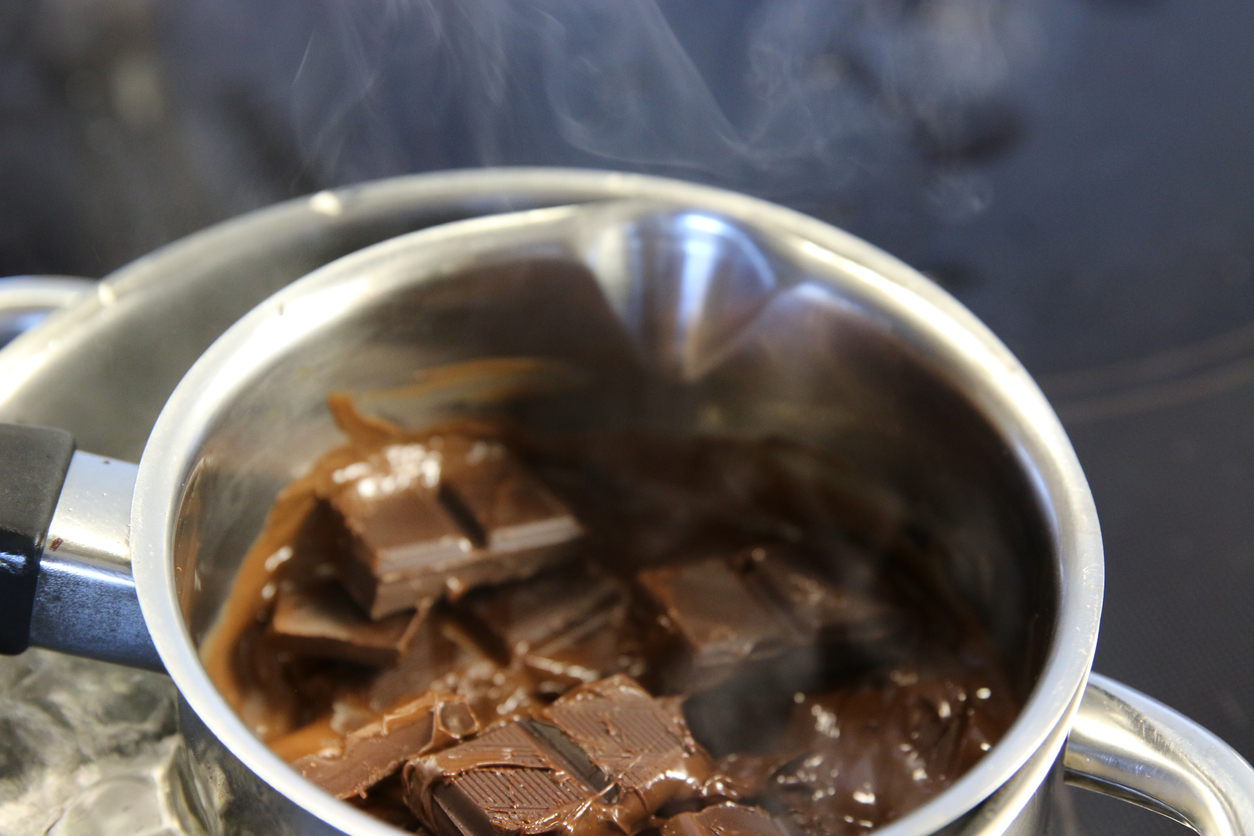 チョコレートの上手な溶かし方は?お菓子マニア編集部がわかりやすく解説! - フードマニア Food Mania by 旭屋出版