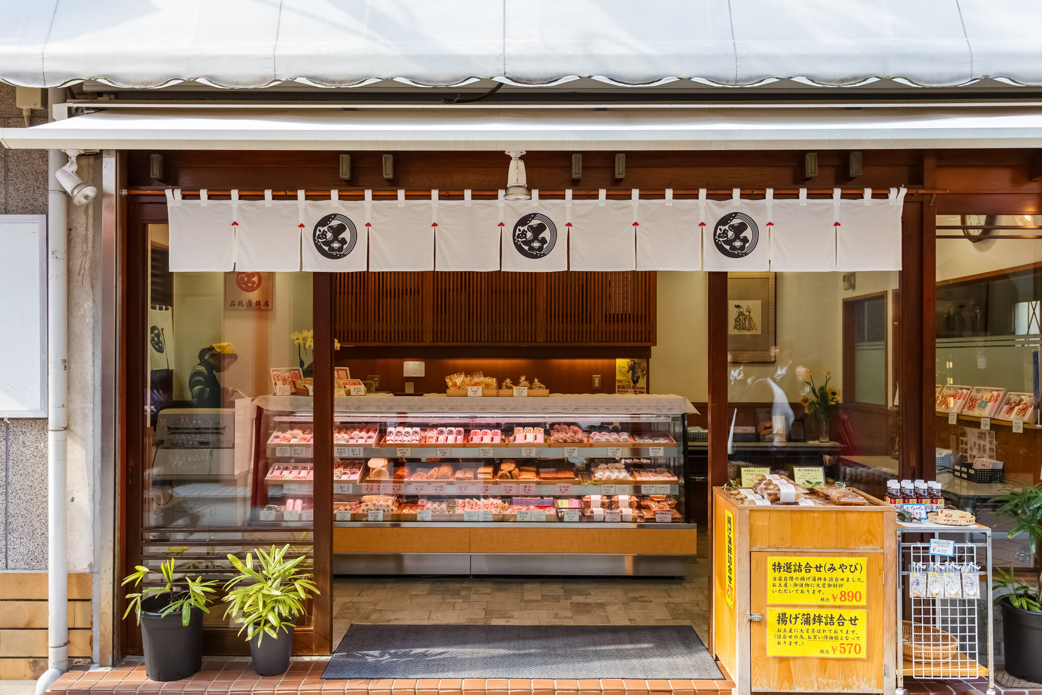 関東の和菓子「すあま」とは?ういろう(外郎)・すはま(州浜)との違いは?お菓子マニア編集部がわかりやすく解説! - フードマニア Food ...